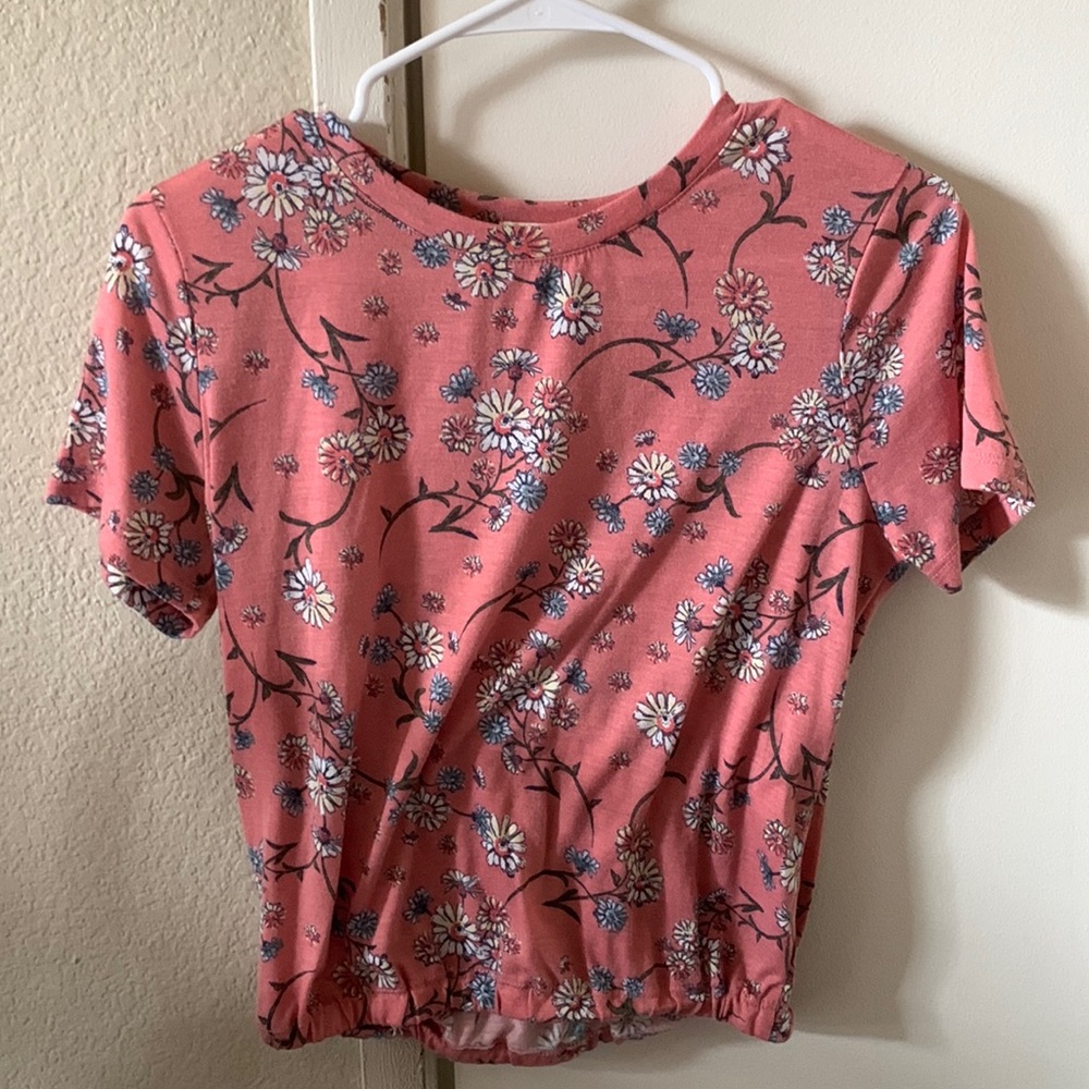 Floral t shirt with scrunched bottom
